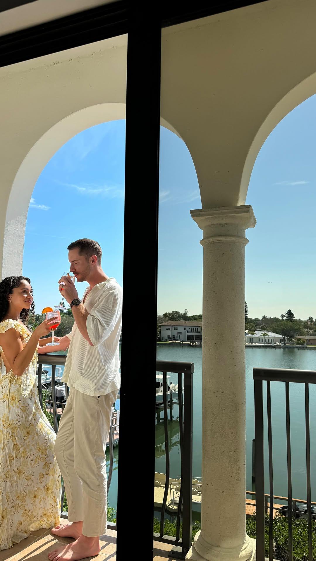 🛎️ Checking in… to your new favorite getaway #couplesretreat ✨

#stpete #stpetebeach #saintpetersburg #boutiquehotel #tampabay #florida #floridalife #getaway #staycation #travel #beachside #poolside #hotelzamora