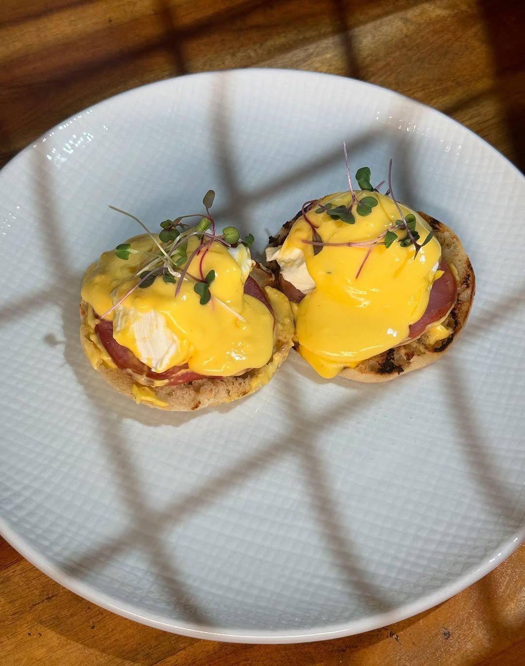 Fuel up with a savory eggs Benedict @azuracoastalkitchen then head down to our pool to grab a mid day mimosas from 12-5. Your perfect St. Pete stay starts here 🍳🍾
•
•
•
#stpetebeach #stpetefoodie #theburg #foodie #coastal #floridaliving #tampabay