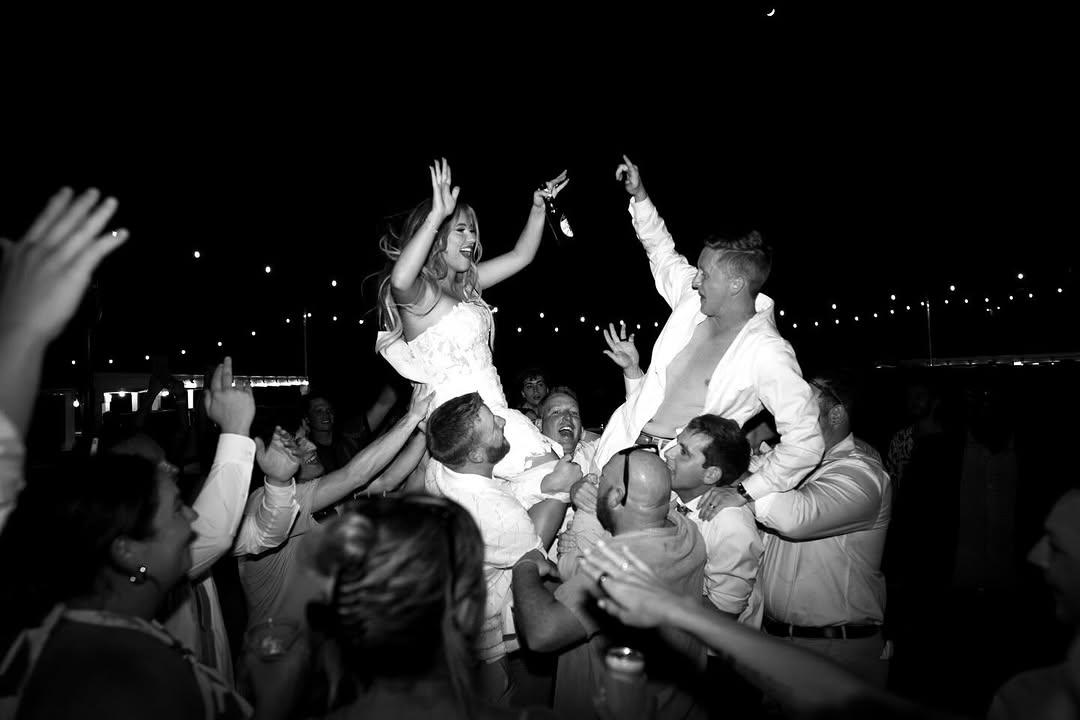 Travis and @rob.ross3 ‘s wedding was one of those nights you never want to end🤍✨

Dancing, laughter, and all the love in the air. Every moment felt like it belonged in a romcom for sure.

Here’s to the beautiful couple🤍