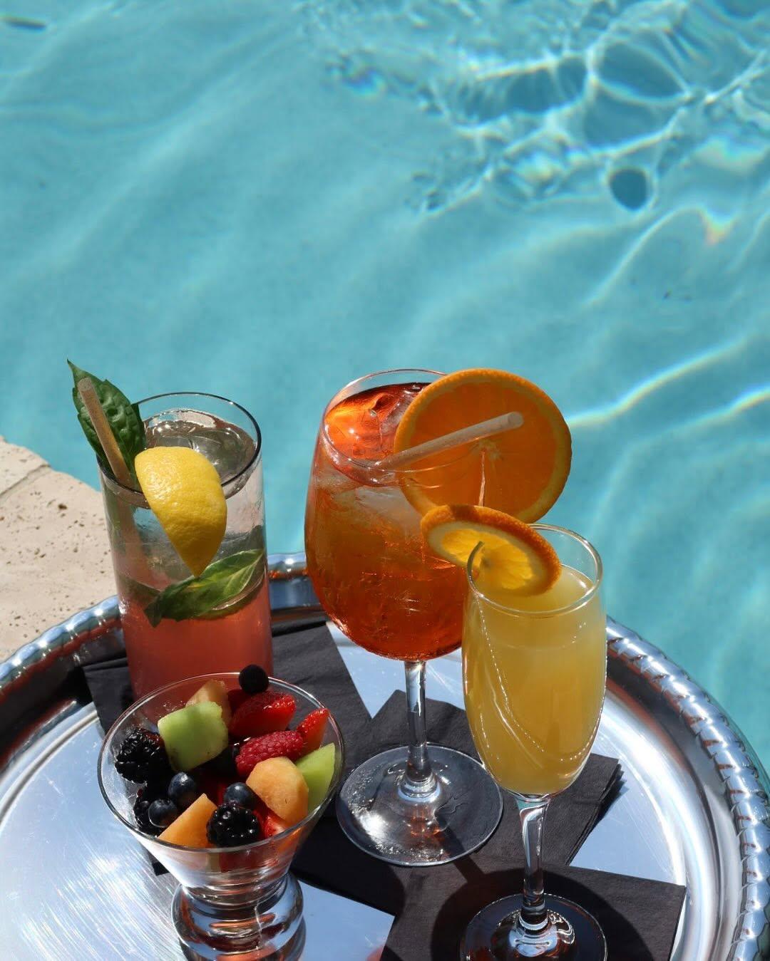 Hugo or Aperol? The spritz debate continues..👀☀️

Let us know your fave and bring a friend to enjoy our poolside cocktails✨

 #ZamoraSips #Aperol #Hugo