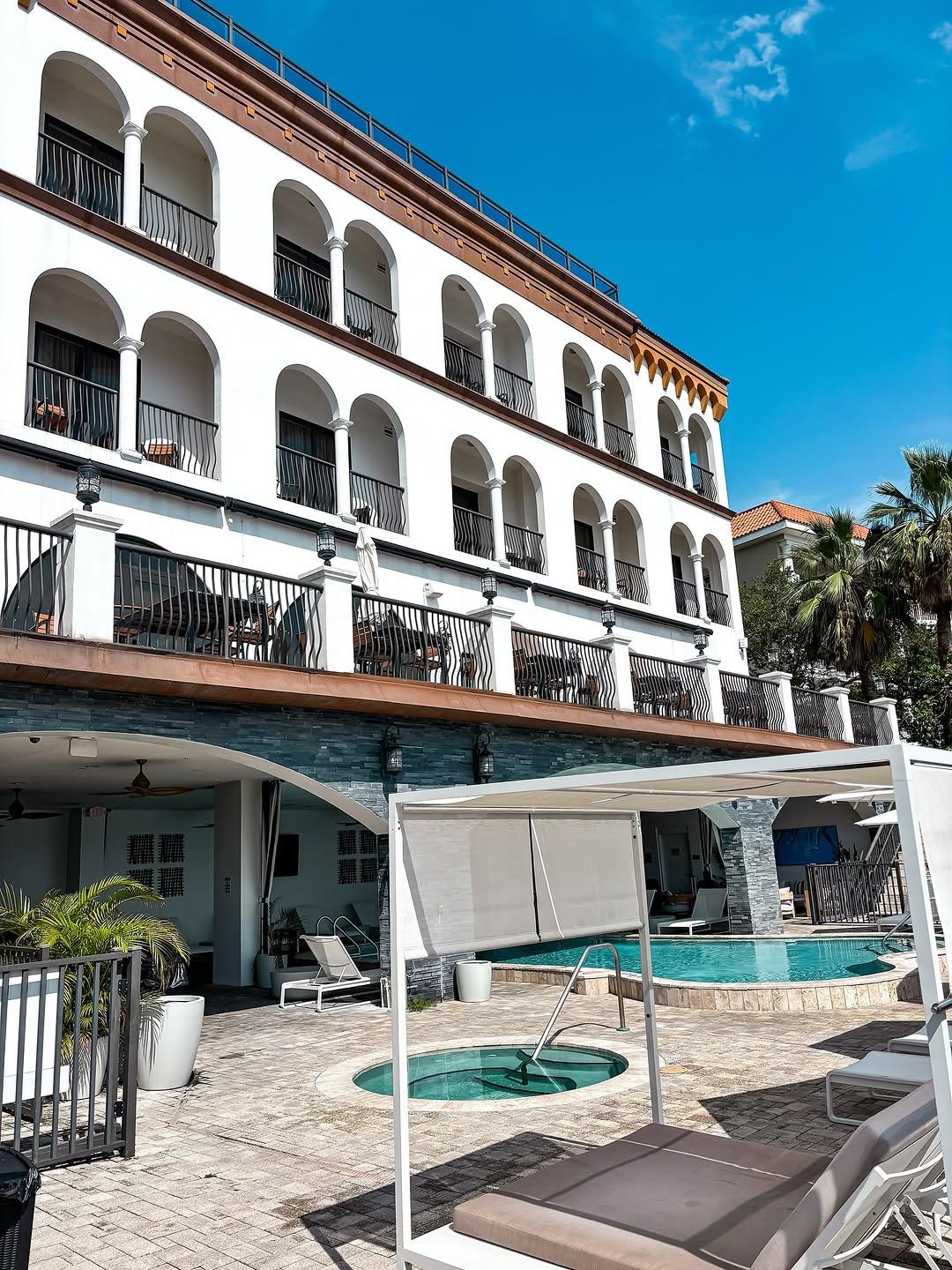HIDDEN GEM IN ST. PETE 🏨 🏖️ ☀️ 🤍

@hotelzamora @azuracoastalkitchen