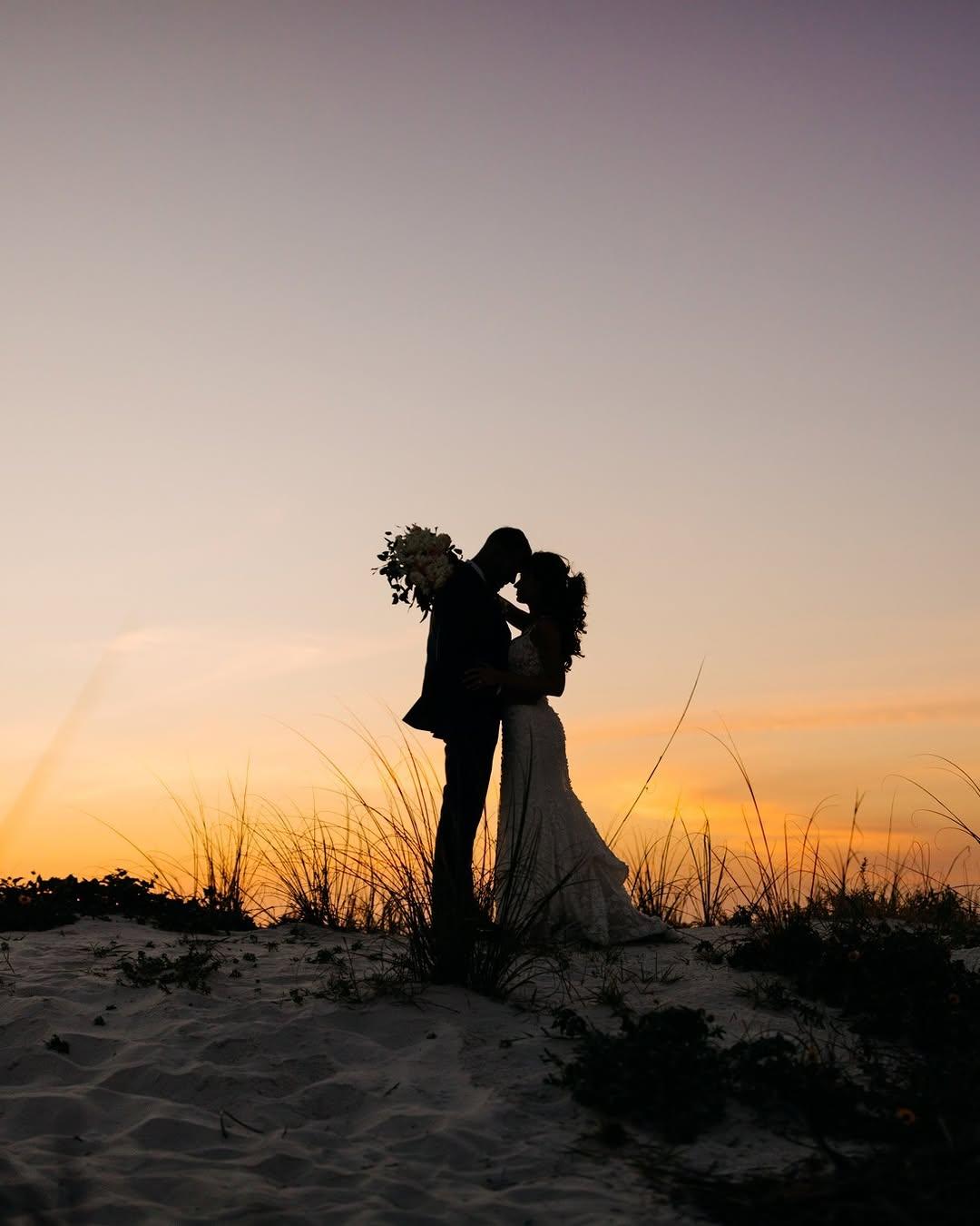 Where "I do" meets the perfect view 

Photos by @ambermcwhorterphotography 

#hotelzamora #WeddingHotel #weddingvenue #floridaweddingphotographer #floridaweddingvenue #stpetersburgflorida #stpetebeach #floridawedding #beachwedding