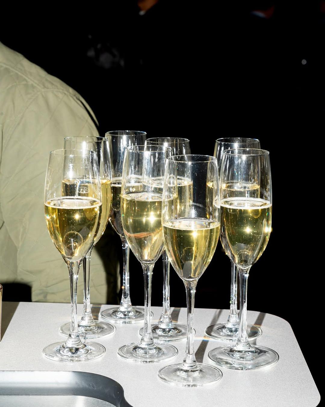 Cheers to Monday! Make sure to enjoy a glass to celebrate a new week 🥂

Photo by: @profeshie 

#Cheers #Celebration #NewVenue #MinneapolisEvents