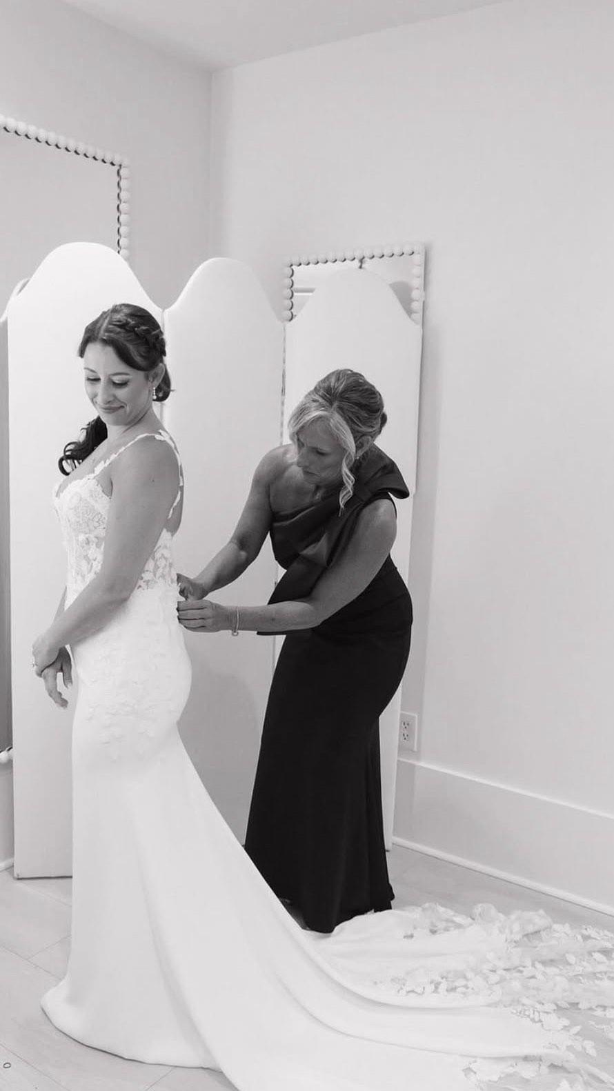 One of the most special moments of the day🤍

Don’t forget to give your mama the moment she deserves🥹

📸: @bythegatewoods
